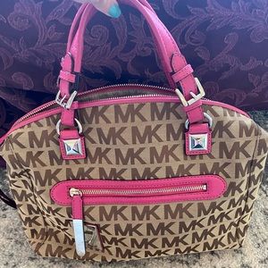 Beautiful Like new condition ( only worn 2 times) MK large bag-satchel/shoulder